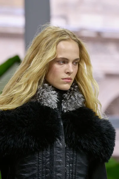 Look 35